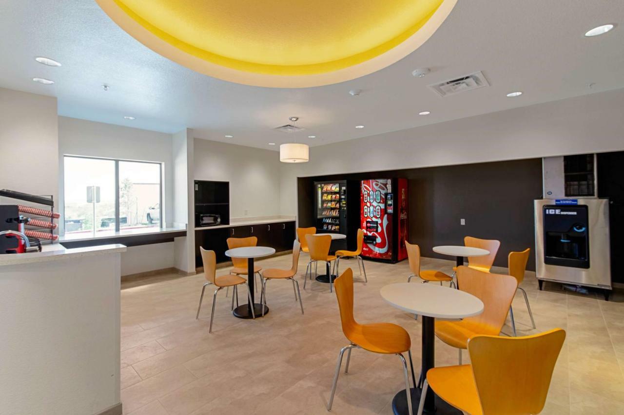 Motel 6 Austin Airport Kültér fotó