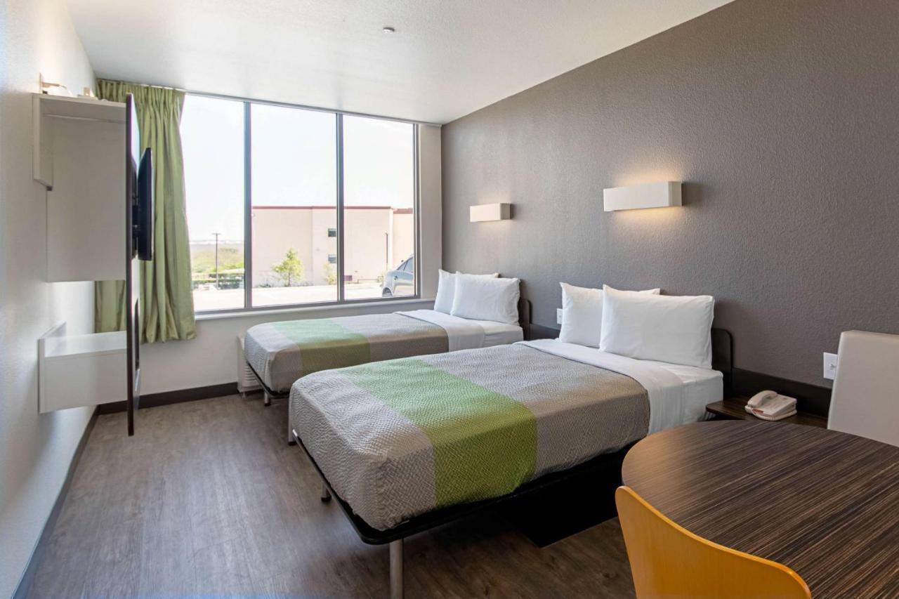 Motel 6 Austin Airport Kültér fotó