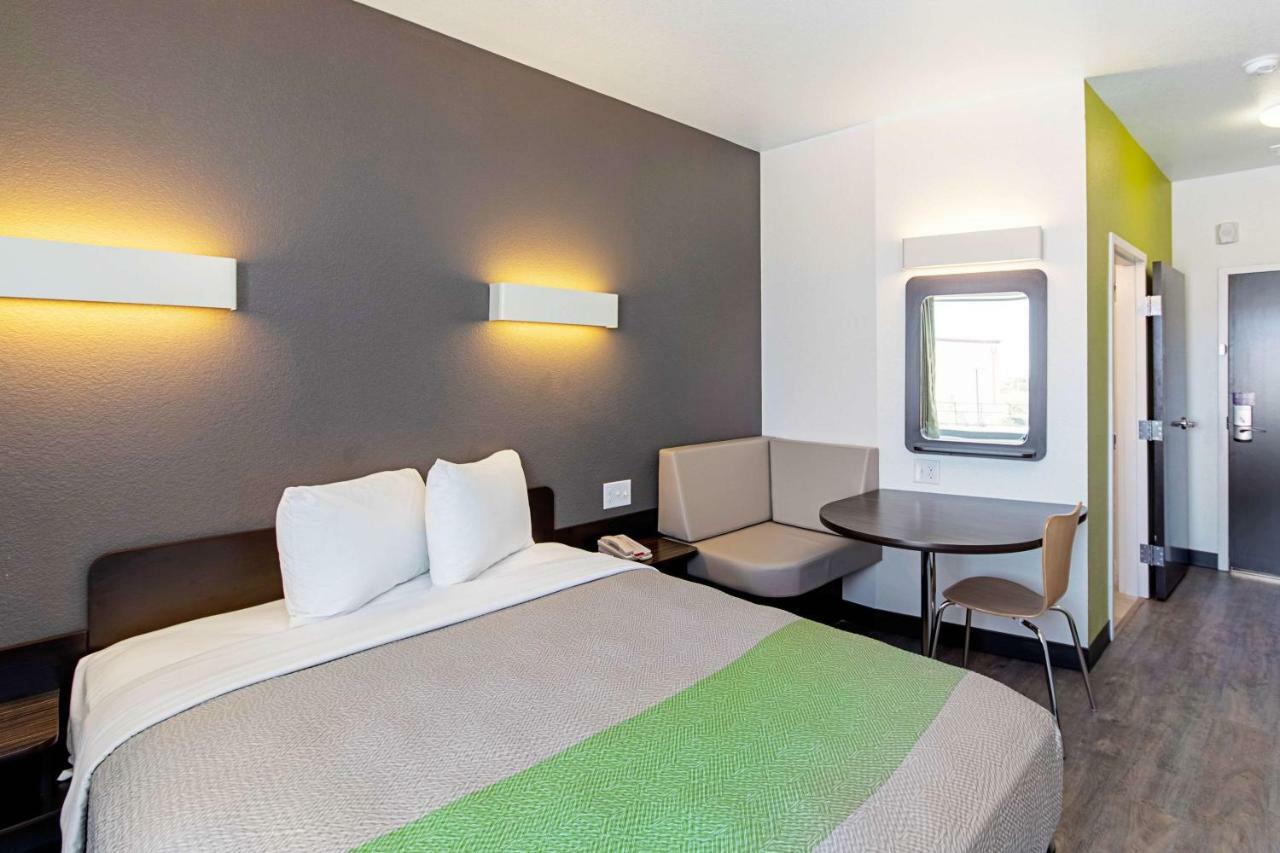 Motel 6 Austin Airport Kültér fotó