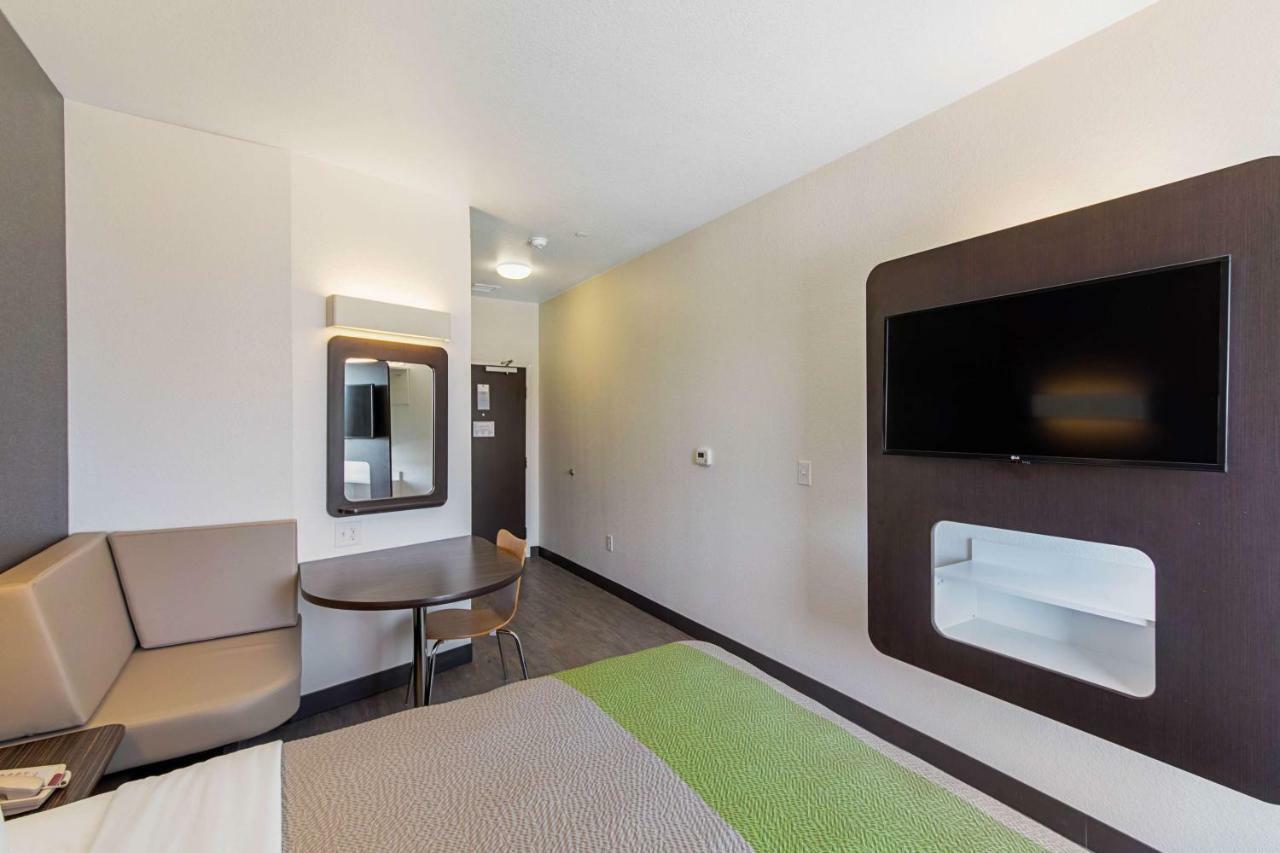 Motel 6 Austin Airport Kültér fotó