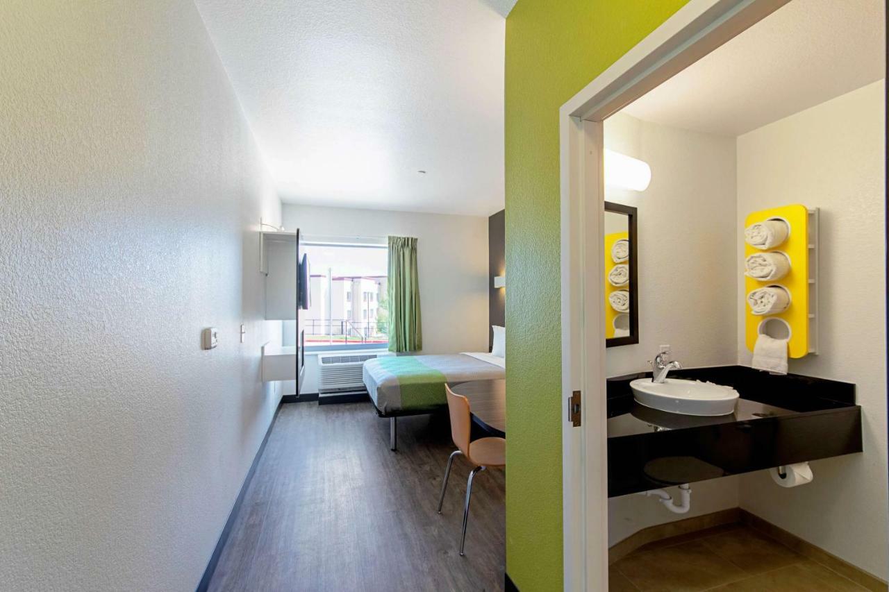 Motel 6 Austin Airport Kültér fotó